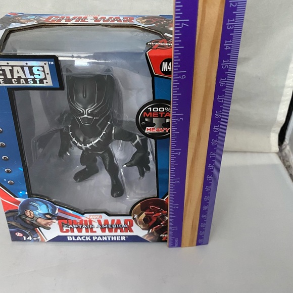 NIB Marvel black panther die cast figurine - Picture 6 of 7